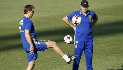 Lopetegui durante el primer entrenamiento en Las Rozas.