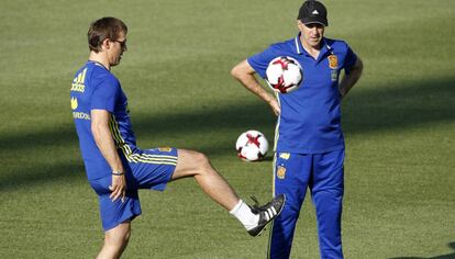 Lopetegui  durante el primer entrenamiento en Las Rozas.