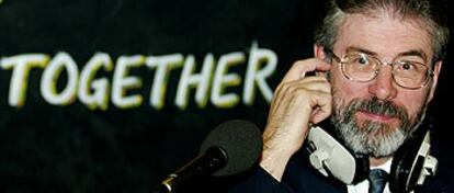 El presidente del Sinn Fein, Gerry Adams, durante una intervención radiofónica ayer en Belfast.