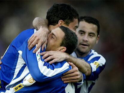 El delantero del Espanyol Maxi celebra el primer gol de un encuentro que ha terminado 2-1 con victoria de los de Lotina.