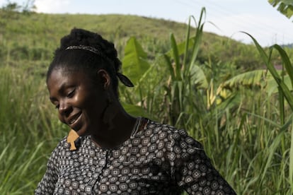 Ya nadie extrae oro de las minas de La Toma, Colombia. En consecuencia, los ríos están menos envenenados y se deforestan menos bosques para explotar nuevos yacimientos. Las excavaciones ilegales de este paraje colombiano generaban más de 30 toneladas de mercurio anuales que acababan en las aguas de esta región amazónica, provocando una intoxicación que se extendía a lo largo de más de 230 kilómetros. Alrededor de las minas, además, surgían poblados en los que la prostitución, los altercados y el tráfico de drogas eran el pan de cada día.