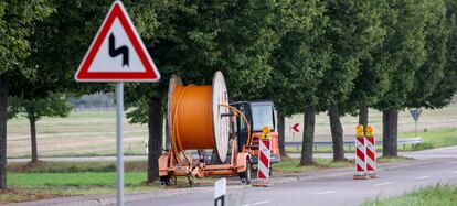 Despliegue de fibra en una zona rural.