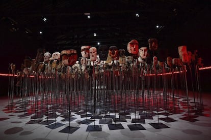 Vista de la instalación del artista chileno Bernardo Oyarzun expuesta en el pabellón de Chile, durante la presentación a la prensa del 57º Bienal de Venecia.