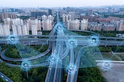 EXTRA INFRAESTRUCTURAS. smart transportation with Motorway intersection