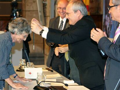 Núria Pompeia, el 2007, quan va rebre la Creu de Sant Jordi.