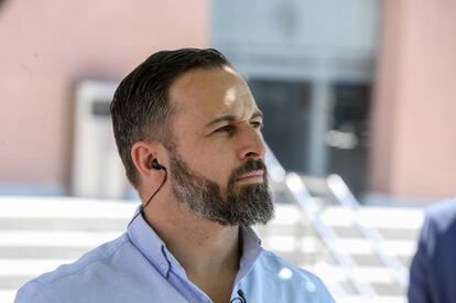 El líder de Vox, Santiago Abascal, durante su visita este miércoles a Pozuelo de Alarcón.
 
 