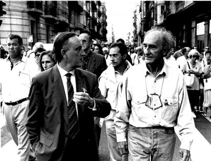 Xabier Markiegi como Defensor del Pueblo Vasco, con Eduardo Chillida en una imagen de 1995.