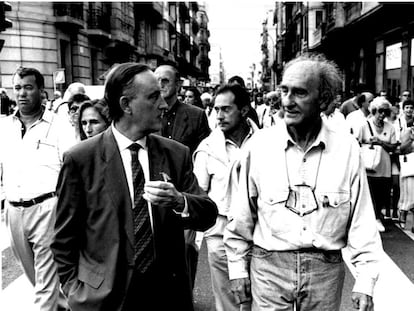 Xabier Markiegi como Defensor del Pueblo Vasco, con Eduardo Chillida en una imagen de 1995.