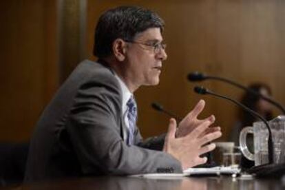 Jack Lew,, compareció en el capitolio de Washington, EE.UU. el pasado13 de febrero. Lew defendió el rescate de entidades financieras con fondos públicos durante la crisis. EFE/Archivo