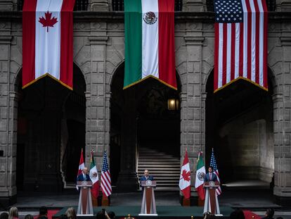 Los líderes de EE UU, México y Canadá durante el mensaje a medios al termino de la Cumbre, el 10 de enero en Palacio Nacional.