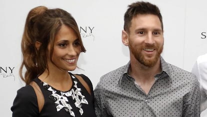 Leo Messi y Antonella Roccuzzo durante la inauguración de la tienda de la que es socia en Barcelona, el pasado mes de mayo.