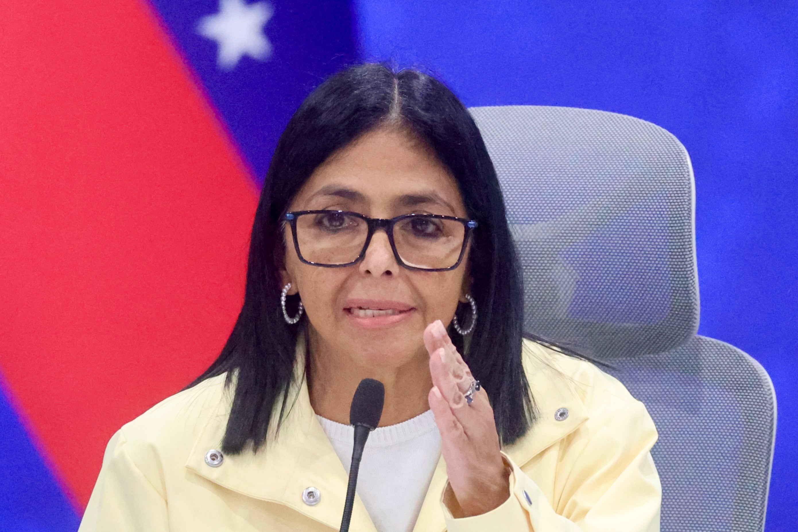 Delcy Rodríguez mueve las piezas de su equipo económico en plena crisis por los terremotos