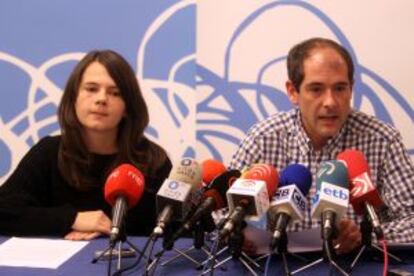 Naialen Lizarralde y Paul Rios, de Lokarri, en su rueda de prensa.