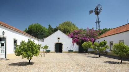 Patio de la Quinta da Praia das Fontes, en Alcochete (región de Lisboa).