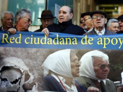 Supporters of Franco victims hold a protest outside the Argentinean embassy in 2012.