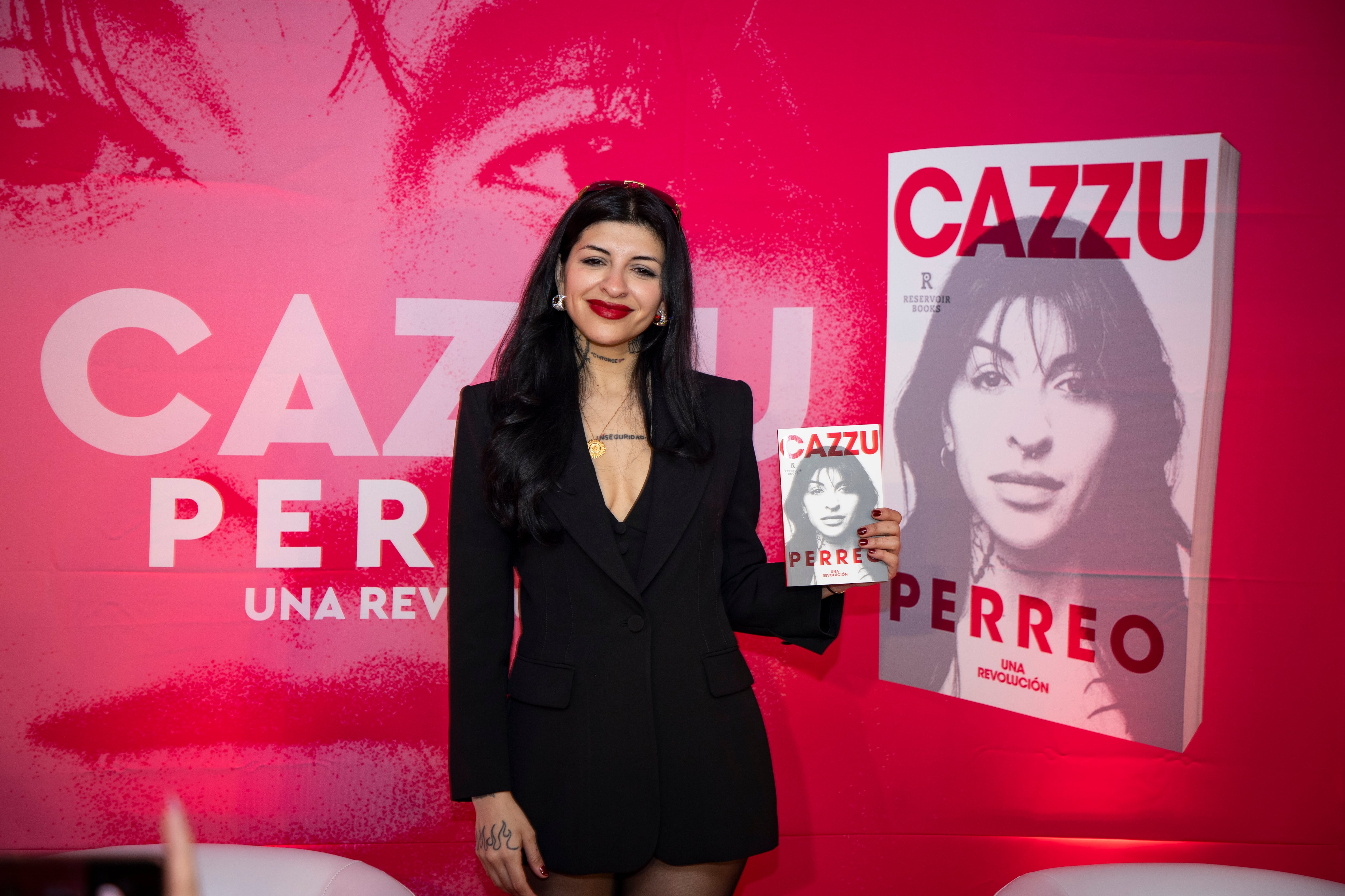 'Cazzu', durante la presentación de su libro, en Ciudad de México.