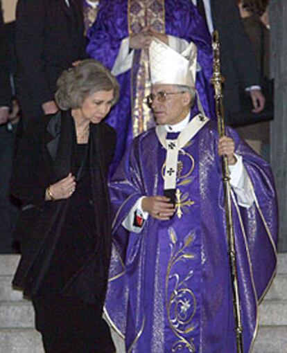 La Reina con el arzobispo de Madrid, Antonio María Rouco Varela.