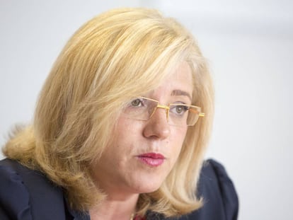 La comisaria de Política Regional, Corina Cretu, durante la entrevista en la Comisión.