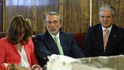 Imagen de la vista del juicio Gürtel. En el centro de la imagen, Francisco Correa en 2016.