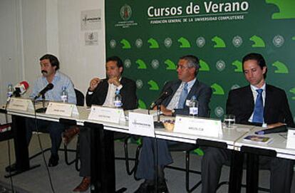 Los ejecutivos de Indra, Odec, Scytl y Demotek se reunieron ayer en un curso sobre democracia electrónica en El Escorial.