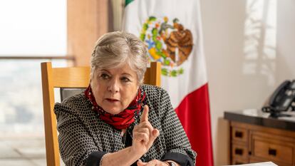 Alicia Bárcena, secretaria de Relaciones Exteriores de México, durante la entrevista en las oficinas de la cancillería en Ciudad de México.