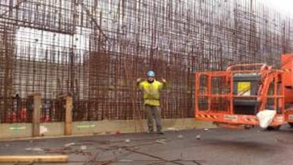 Emilio Rincón, un español de 32 años que trabajó en la construcción de la autopista A4 en Holanda, y que ahora vive en Sevilla. Varios trabajadores españoles, empleados en Holanda en la construcción de la autopista A4 por una empresa alemana dijeron a Efe que se sienten intimidados y tienen que aceptar condiciones abusivas por miedo a perder su empleo.