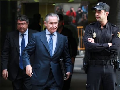 Former Caja Madrid chairman Miguel Blesa leaves the High Court after testifying in the undeclared credit card investigation.