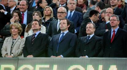 Esperanza Aguirre, Artur Mas, Sandro Rosell, Florentino Pérez y Gallardón, en el palco.