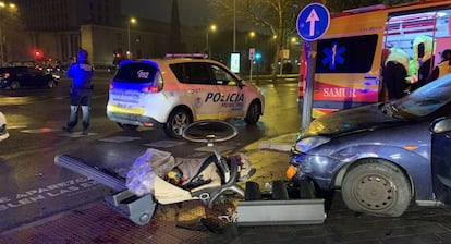Isleta peatonal donde una familia ha sido atropellada en Madrid.