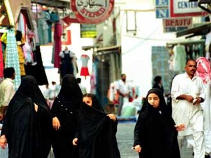 Mujeres en el mercado de Damman (Arabia Saudí).