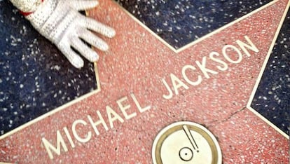 El recuerdo al rey del pop, en el Paseo de la Fama, en el 6927 de Hollywood Boulevard de Los Ángeles.