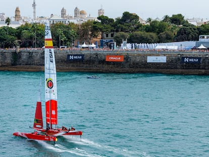 El equipo español en el Spain Sail Grand Prix en Cádiz, el año pasado.