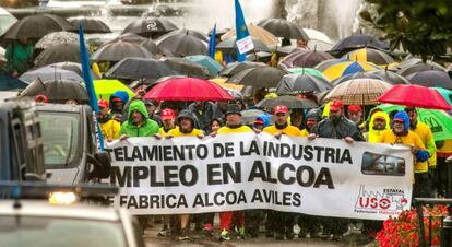 Trabajadores de la factoría que Alcoa tiene en Avilés.