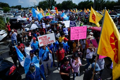 Una protesta contra un proyecto de ley que impone restricciones a los inmigrantes indocumentados, en Immokalee, Florida, una zona conocida por su cultivo de tomates. En junio de 2023.