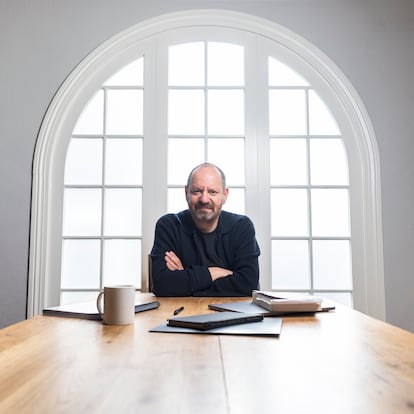 Philippe Sands, abogado y escritor británico retratado en Oakland (California).