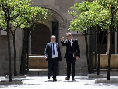 Miquel Iceta, líder del PSC, i Quim Torra, president de la Generalitat, aquest divendres, al Pati dels Tarongers.