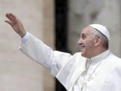 El papa Francisco afirmó hoy que en la actual crisis económica y financiera que afecta sobre todo a gran parte de Europa se ven los resultados de un "capitalismo salvaje" que ha instaurado la lógica del beneficio a "cualquier coste". EFE/Archivo