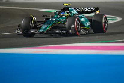 Fernando Alonso, en su Aston Martin, durante la clasificación del Gran Premio de Arabia Saudí.