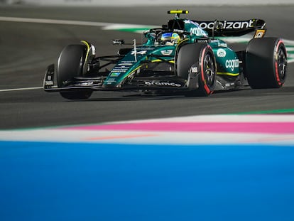 Fernando Alonso, en su Aston Martin, durante la clasificación del Gran Premio de Arabia Saudí.