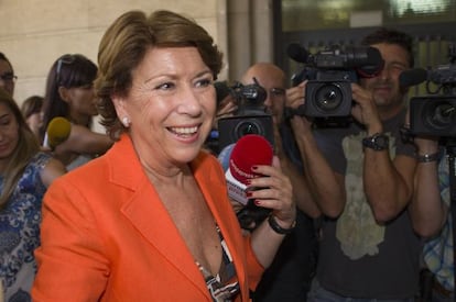 Former Public Works Minister Magdalena Álvarez leaves court earlier this month.