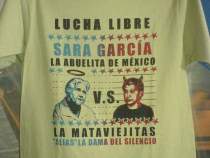 Camiseta mostra a atriz Sara García com a 'Mataviejitas'.