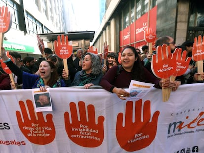 Manifestaci&oacute;n por el derecho al aborto en Santiago de Chile en agosto. 