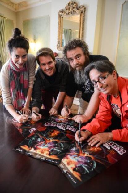 De izquierda a a derecha, los escritores Lauren Oliver, Javier Ruescas, Patrick Rothfuss y José Carlos Somoza en Avilés.