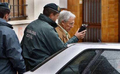 Juan Jos&eacute; Rubio, alcalde de Zarra, cuando fue detenido en 2008.