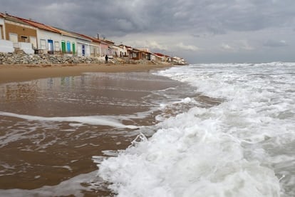 Las construcciones de la playa de Babilonia en Guardamar del Segura en una imagen tomada el pasado jueves.