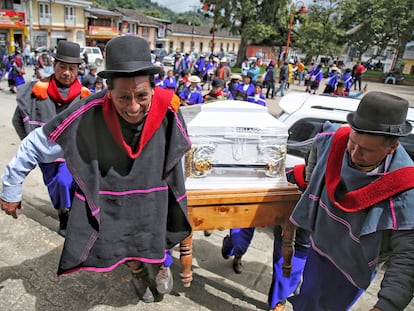 Funeral del líder indígena misak, Jesús Antonio Montano, en Silvia (Colombia), en junio de 2022.