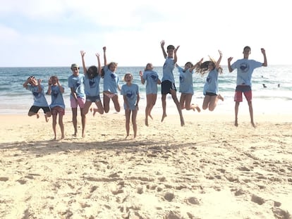 Niños en el campamento de idiomas Cíjara, en una fotografía, en una imagen promocional.