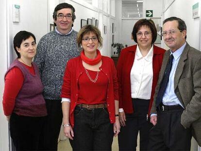 De izquierda a derecha, Isabel Ribas, Jesús Giraldo, Rosa Ana de la Chica, Carme Fuster y Josep Egozcue.