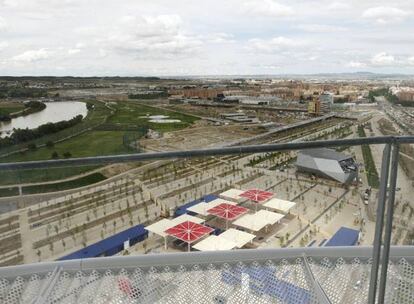 <b>Alday, Jover y Dalnoky</b>. Dos franceses y un maño. El trabajo de estos arquitectos paisajistas es una apuesta de futuro: un pulmón junto al Ebro. Durante la Expo veremos el Parque Fluvial poco más que en los huesos. Pero llegará para quedarse. Alday (Zaragoza, 1965) y Jover (París, 1969) han firmado juntos el Centro Cultural El Molino de Utebo (2005) y Polideportivo Las Delicias (2007), ambos en Zaragoza. Christine Dalkony (1956) es una paisajista con mayúsculas. Con su socio Michael Desvigne firmó numerosos parques en Lyon, Burdeos y Marsella, y estaciones del TGV. En el año 2001 fue premiada en la Bienal del Paisaje de Barcelona <b>A.Z</b>