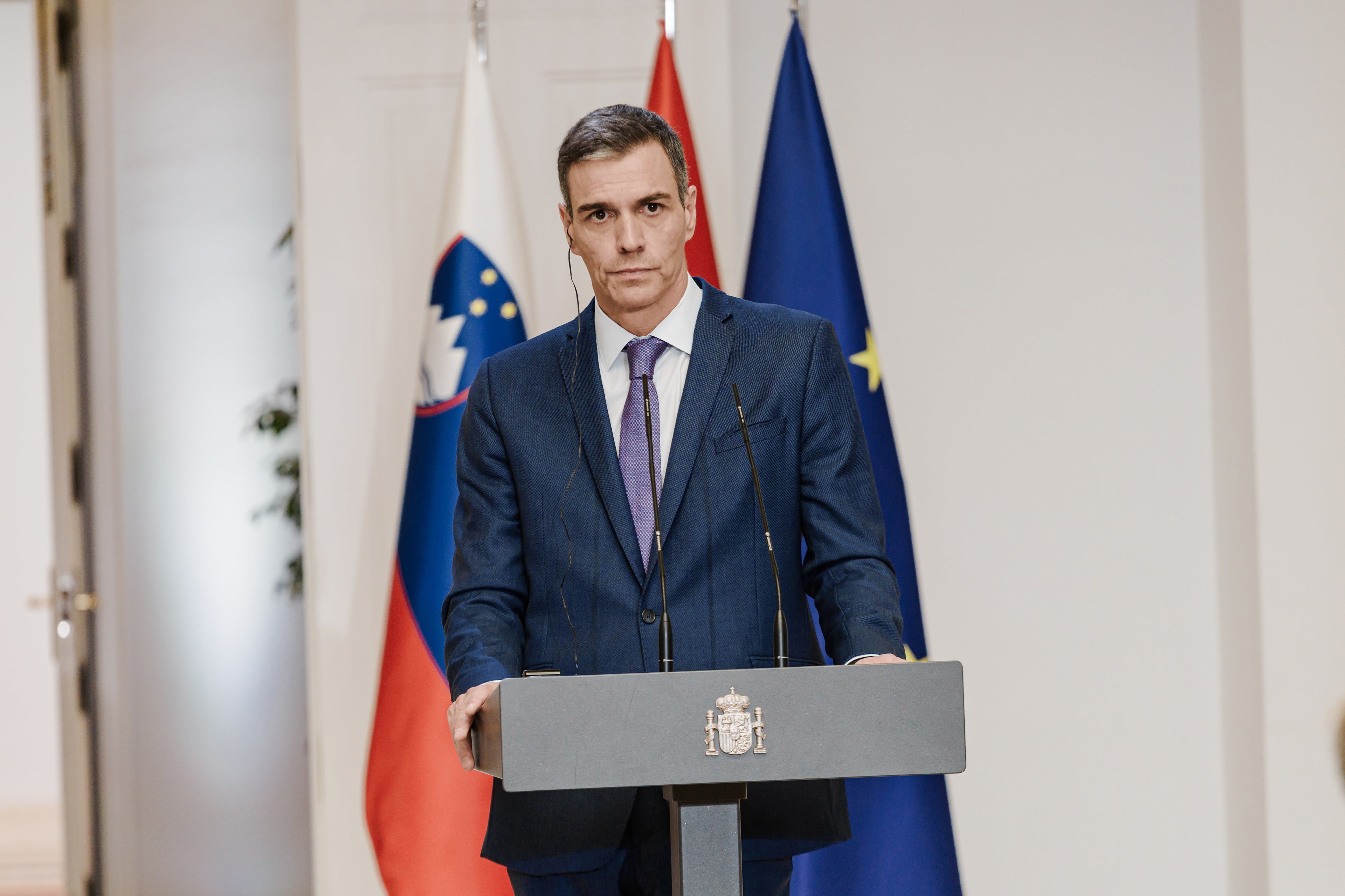 La parte socialista del Gobierno ve una “campaña mafiosa” contra Sánchez que devora su agenda